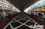 宜昌建成国内首条路中式自行车道 - 新浪湖北