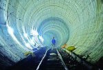 贯通的隧道从武胜路站弯出一个大弧线向汉江底部深入，到达琴台站。 - 新浪湖北