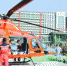 昨日，一位交通事故重伤者由空中救援直升机从咸宁转至同济医院中法新城院区 记者胡冬冬 摄 - 新浪湖北