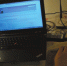 民警在嫌疑人孙某家起获笔记本电脑、硬盘等涉案物品。警方供图。 - 新浪湖北