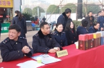 襄阳市工商局举办“12.4”国家宪法日大型广场法治宣传活动 - 工商行政管理局