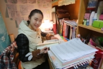 范琴在寝室学习 - Hb.Chinanews.Com
