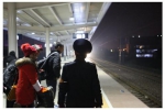 今夜零点·春运铁路人：夜已深 人未眠 - 武汉铁路局