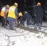 今夜零点·春运铁路人：雪夜清扫铁路道岔的铁路人 - 武汉铁路局