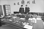 警方查获的“伪基站”设备以及笔记本电脑、手机、银行卡等各类作案工具 通讯员王威 摄 - 新浪湖北