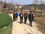 省人大驻村工作队领导到我校扶贫村交流脱贫工作经验 - 武汉纺织大学