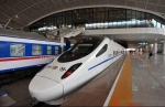 为满足乘客出行需求，武汉铁路局加开管内开行的40列动车和22列普速客车，并将12列动车组重联开行提高运能。 - 新浪湖北