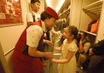 通讯：一位列车长的母亲节礼物（图） - Hb.Chinanews.Com