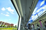 阳逻线列车顶部设计，让乘客即便身处地下，也可见蓝天白云    记者李永刚 摄 - 新浪湖北