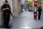 当地时间8月18日，西班牙巴塞罗那兰布拉大街，恐袭发生后警方加强巡逻安保。 - Hb.Chinanews.Com