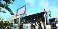武湖区域内第一条微循环公交线路正式开通   记者张宁 摄 - 新浪湖北