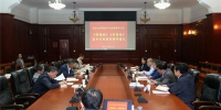 校党委中心组学习《实践论》《矛盾论》 - 武汉大学
