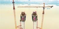 世界最大跨度双层悬索桥 杨泗港长江大桥北主塔封顶 - 新浪湖北