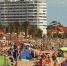 资料图：澳大利亚墨尔本，人们在海边避暑。图片来源：CFP视觉中国 - Hb.Chinanews.Com