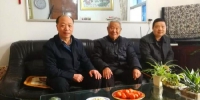 湖北省农机局领导走访慰问老干部 - 农业厅