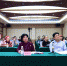 图为省残联党组书记、理事长陶慧芬（左二）观看成果展示 - 残疾人联合会