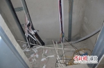 两男子“带电作业”7小时 盗割小区电缆130米 - Hb.Chinanews.Com