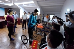 图为王艳玲到国家轮椅竞速基地（黄石）看望残疾人运动员 - 残疾人联合会