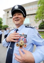 荆门市沙洋县公安局举行仪式纪念从警三十年 - Hb.Chinanews.Com