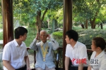 95岁高龄的抗战离休老干部杨芳茂讲述人生经历 - Hb.Chinanews.Com