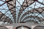 图为地铁11号线光谷七路站主体穹顶与光谷的马蹄莲建筑交相呼应，被称为“光谷之眼”。 楚天都市报记者曲严摄 - 新浪湖北