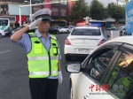 湖北襄阳：从警43年的老田明天退休 今天仍上路执勤 - Hb.Chinanews.Com