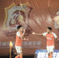 图为：武汉卓尔队球员拉斐尔（右）与队友庆祝进球 新华社发 - 新浪湖北
