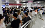 返校大学生挤爆武汉地铁 已连续两个周末加车上线 - 新浪湖北