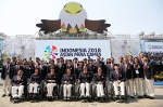 图为10月4日，参加升旗仪式的中国体育代表团成员在仪式结束后合影。 - 残疾人联合会