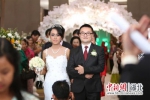 2017年9月1日 方夏与fiyo在雅加达举行婚礼 - Hb.Chinanews.Com