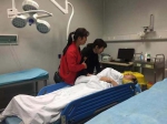 伤者在医院接受治疗 - 新浪湖北
