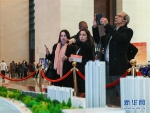 （文化）（4）“伟大的变革——庆祝改革开放40周年大型展览” 迎来外宾专场 - Whtv.Com.Cn