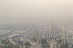 图为：武汉昨日重度污染，武汉大道被霾笼罩 楚天都市报记者宋枕涛摄 - 新浪湖北
