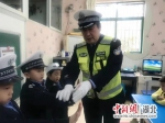 襄阳樊城警方走进校园讲“安全” - Hb.Chinanews.Com