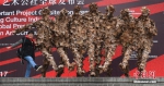落叶艺术品成为杭州西湖独特风景 - Whtv.Com.Cn