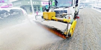 图为：扫雪神器滚雪车，每小时扫雪7000立方米 - 新浪湖北