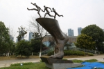 《千里之行》雕塑。陈智通 摄 - 新浪湖北