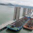 资料图：船舶正在驶进船闸。刘敏　摄 - 新浪湖北