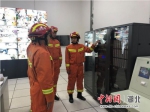 消防员王路军在队里的第14个春节：全家反向团圆 - Hb.Chinanews.Com