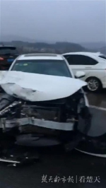 武英高速发生多车相撞事故 造成2人死亡多人受伤 - 新浪湖北