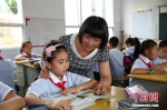 湖北山村女教师募集2050万元资助3000多名贫困学生 - 新浪湖北
