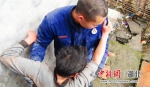 被困男子被成功救出 - Hb.Chinanews.Com