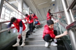 万名员工为地铁“洗脸”干干净净迎军运 - 武汉地铁