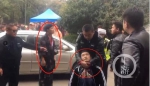 图为武汉大学事发现场，左图男子为被指身穿和服。视频截屏 - 新浪湖北