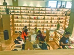时见鹿书店，游客安静享受书香时光 记者晋晓慧 摄 - 新浪湖北