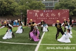 师生共享民族文化盛宴（组图） - 武汉大学