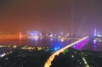 夜幕下的长江大桥璀璨夺目 记者贾代腾飞 通讯员江萌 摄 - 新浪湖北