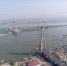 资料图为南岸主塔封顶后的青山长江大桥。中新社记者 邱建平 摄 - 新浪湖北