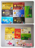 警方查获用于APP游戏赌博的银行卡　张凡叶　摄 - 新浪湖北