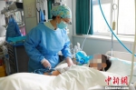 接受肝移植的患者手术后生命体征平稳 院方供图 摄 - 新浪湖北